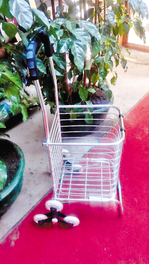 　　每天前30名交款購買黑龍超C鎖的市民將獲贈(zèng)鋁合金購物車。