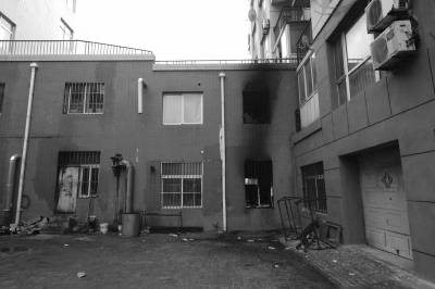 起火托管班所在樓的后墻。