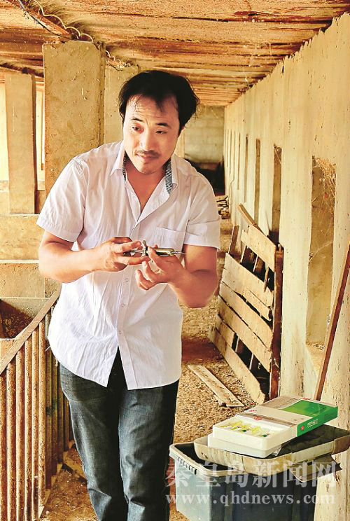 秦皇島昌黎農(nóng)民自費(fèi)建書屋向村民開放(組圖)