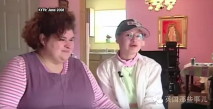 母親叫Dee Dee，女兒叫Gypsy Rose，住在美國(guó)密蘇里。