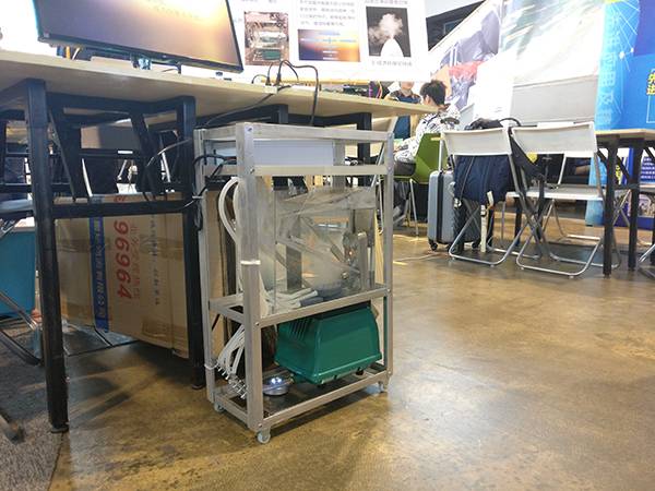 上海健康醫(yī)學院團隊制作的超聲波空氣凈化器。