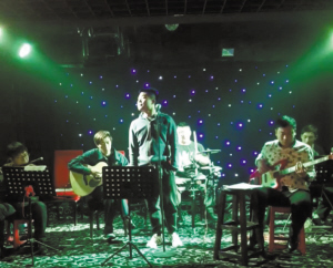 歌曲《遷安》錄制過程中。