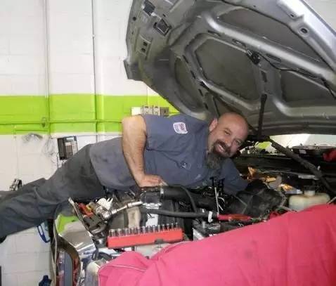 小型的汽修廠如何通過(guò)社交工具贏得女性顧客？