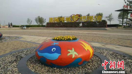 圖為被扮靚的金夢(mèng)海灣海韻廣場(chǎng) 王天譯 攝 圖為被扮靚的金夢(mèng)海灣海韻廣場(chǎng) 王天譯 攝