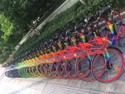 七彩單車。