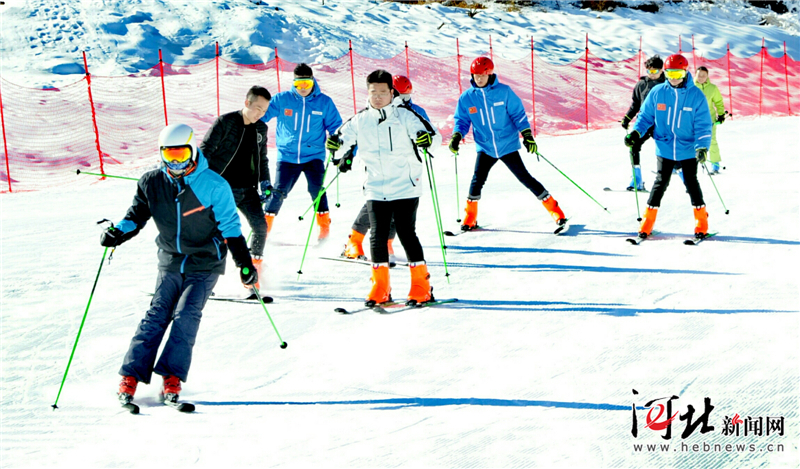 秦皇島:滑雪樂(圖) 秦皇島:滑雪樂(圖)